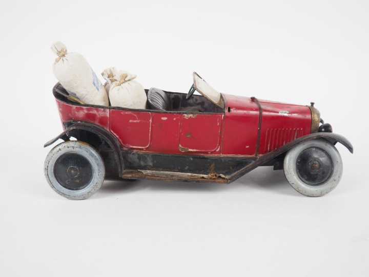 Jouets André CITROEN TORPEDO B2 en tôle laquée rouge châssis portant l
