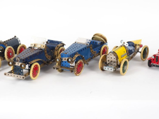 Vente aux enchères Construction sur base de MECANO ancien lot de 4 véhicules voitures don
