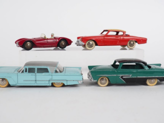 Vente aux enchères Dinky toys France lot de 4 miniatures au 1/43e dont : Maserati 22A (pe