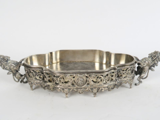 Vente aux enchères Petite jardinière ou centre de table de style Louis XVI en argent, ans