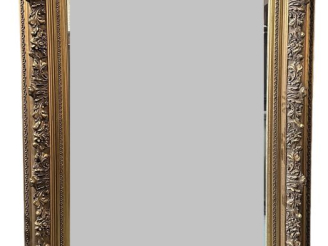 Vente aux enchères Grand cadre de tableau en bois et stuc doré, à décor de feuillage, tra