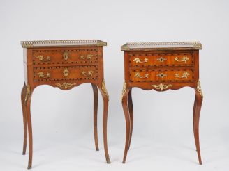 Vente aux enchères Paire de chevets de style Transition Louis XV-Louis XVI en marqueterie