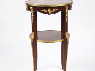 Vente aux enchères Guéridon de style Louis XVI en acajou et placage d'acajou, riche ornem