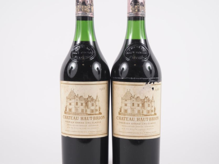 2 BOUTEILLES CHÂTEAU HAUT BRION 1er GCC GRAVES - 1968 - 3 CM/3,5 CM/1 