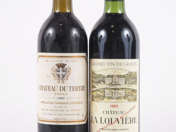 2 BOUTEILLES de 1982 : 1 CHÂTEAU LA LOUVIÈRE GRAVES ELA - 1 CHÂTEAU DU