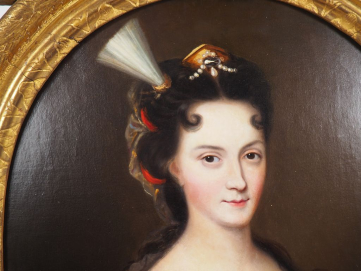 Ecole française début XVIIIème.  "portrait d'élégante à l'aigrette" Hu