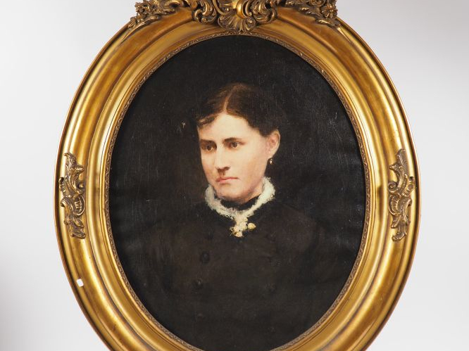 Ecole française fin XIXème - début XXème. "Portrait de dame au foulard