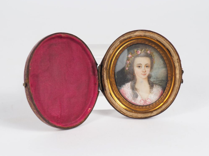 Miniature fin XVIIIème. "Portrait de jeune fille" dans un encadrement 