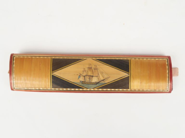 Etui à message première partie du XIXème en marqueterie de paille à dé