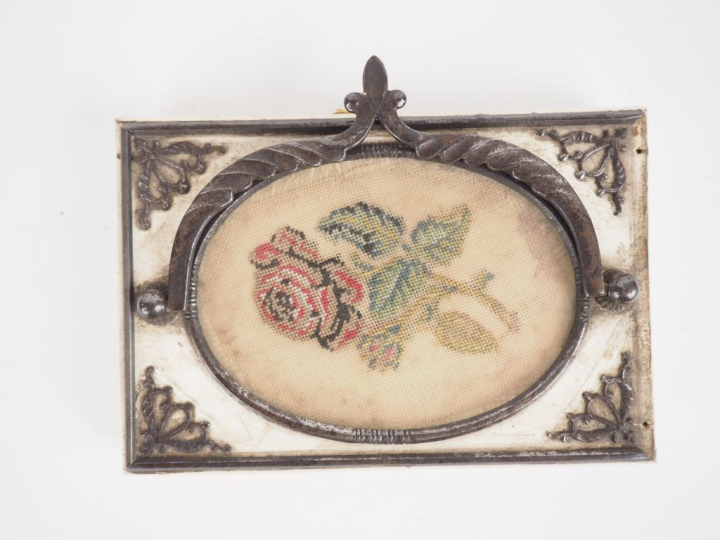 Presse-papier Napoléon III de style Louis XVI en bois laqué blanc, orn