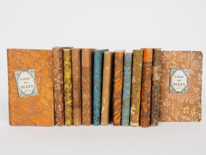 12 livres miniatures, "cadeau des muses" de 1812 à 1856.