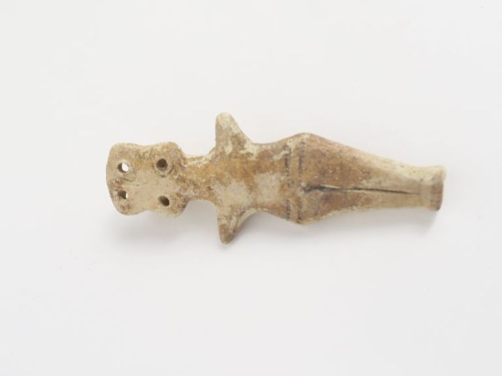 Nord du Levant. Idole féminine à « bec d’oiseau ». Céramique beige. II