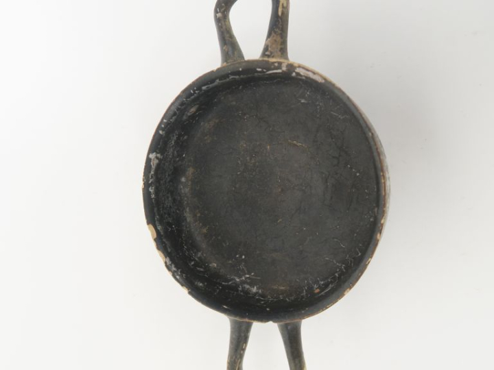 Vase grec. Coupe (kylix) à vernis noir. IVème av. J.-C. 14,5 x 8,5 cm 