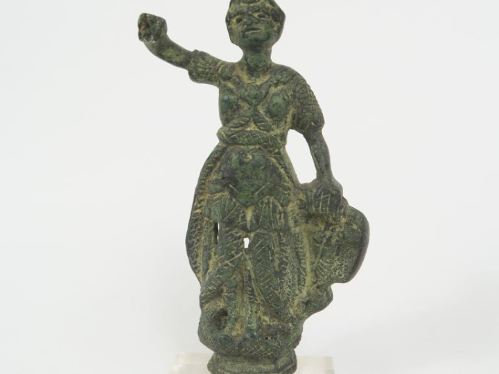 Figurine en bronze (plaque ornementale) d’une divinité féminine antiqu