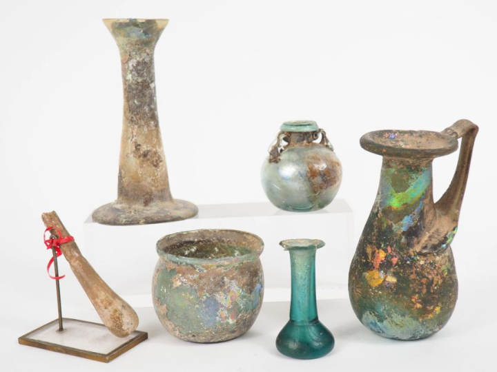 6 verreries antiques (accident, manques, restauration et reconstitutio