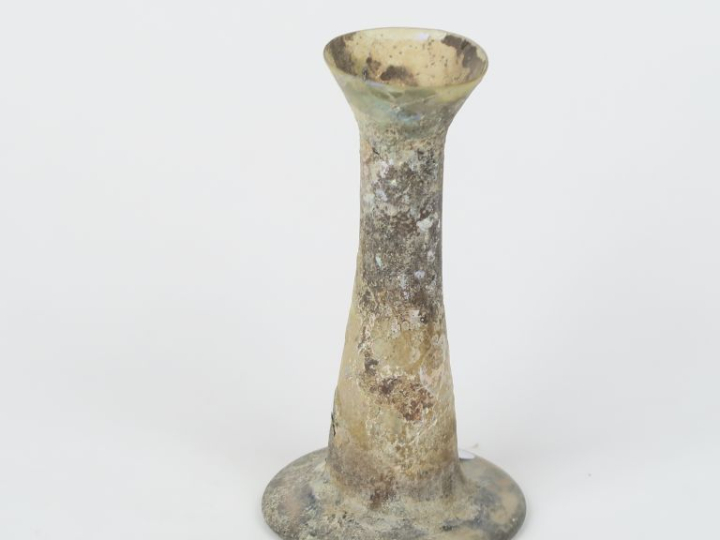6 verreries antiques (accident, manques, restauration et reconstitutio