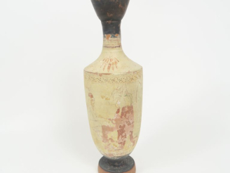 Vente aux enchères Vase grec. Lécythe à fond blanc et rehauts rouge et vert figurant Herm
