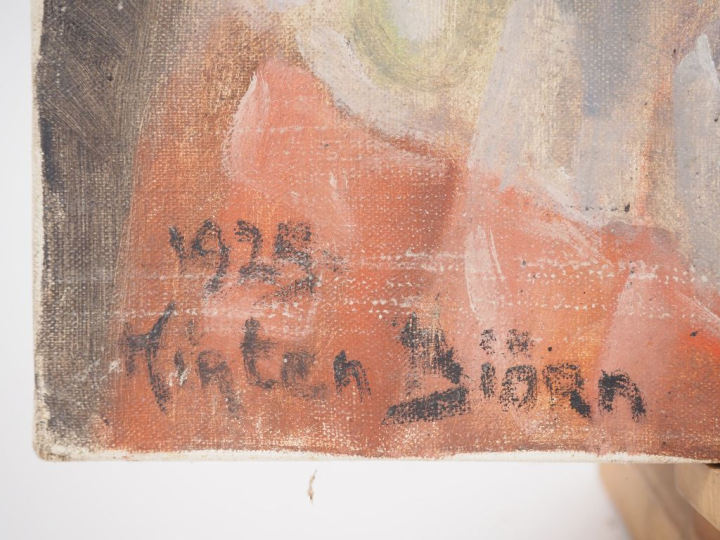 K.E BIORN. "Jeune femme à la mantille". Huile sur toile, signée en bas