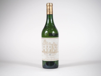 Vente aux enchères 1  BOUTEILLE CHÂTEAU HAUT BRION GRAVES - 1995 - 1,8 CM 