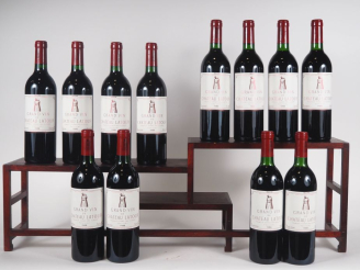 Vente aux enchères 12 BOUTEILLES CHÂTEAU LATOUR 1er GCC PAUILLAC - 1988 - CBO - 6 BG/1 CA