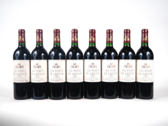 Vente aux enchères 8 BOUTEILLES LES FORTS DE LATOUR PAUILLAC - 1992 - 4 BONS NIVEAUX/5 EL