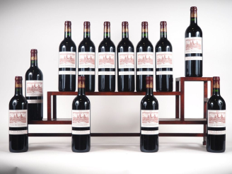 Vente aux enchères 12 BOUTEILLES COS D'ESTOURNEL GCC SAINT ESTÈPHE - 1999 - 2 ETLA/1 ÉTIQ