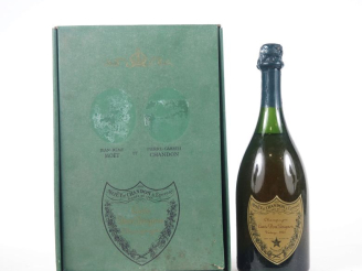 Vente aux enchères 1 BOUTEILLE CHAMPAGNE DOM PÉRIGNON - 1962 -  COFFRET - 3,4 CM
