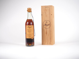 Vente aux enchères 1 BOUTEILLE MOYET TRÈS VIEUX COGNAC 40° -  N°702 - CBO 