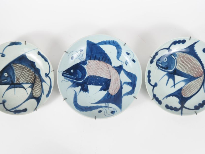 Vietnam, fin XIXe siècle Trois coupes en porcelaine et émail céladon, 