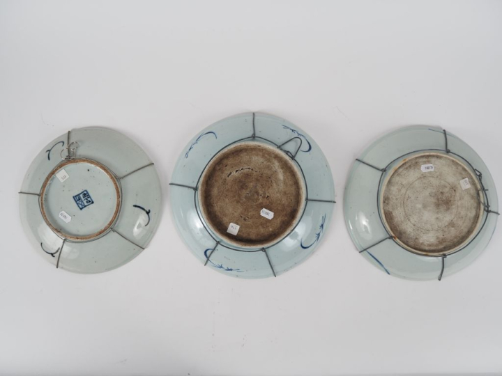 Vietnam, fin XIXe siècle Trois coupes en porcelaine et émail céladon, 