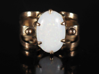 Vente aux enchères Bague de style 1940 en or 14 cts et opale, belle monture ajourée. Poid