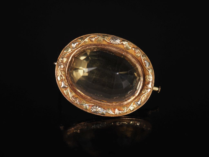 Broche Napoléon III en or 750, belle et importante topaze , monture à 