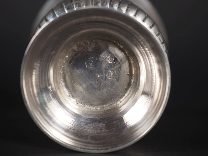 Timbale tulipe en argent XVIIIème Versailles Poids : 132 g   