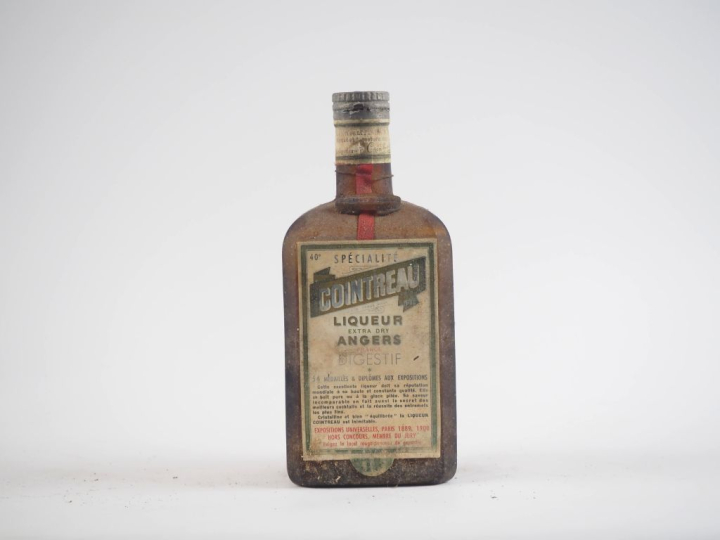 1 VIEUX MAGNUM COINTREAU 40 % - BOUTEILLE SALE