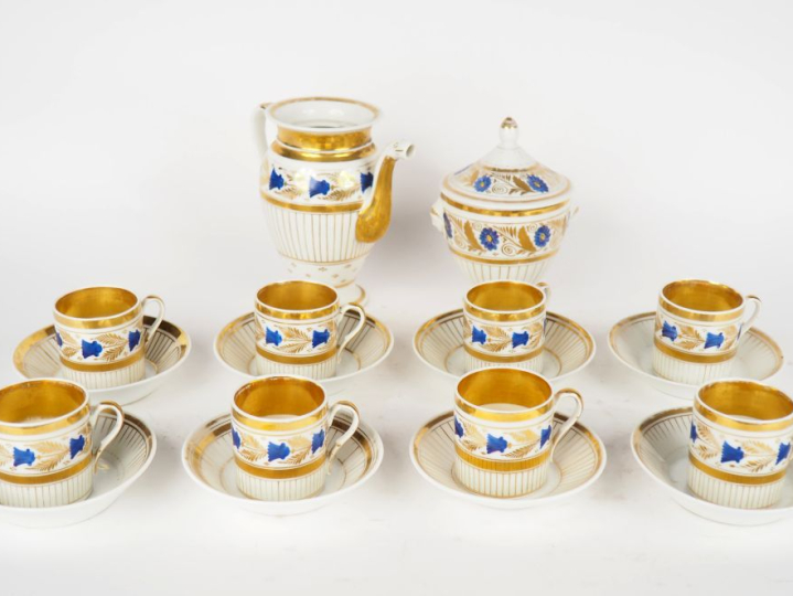 Partie de service à thé XIXème en porcelaine de Paris polychrome et do