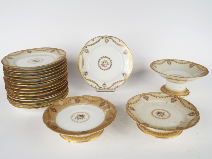 ROBERT, boulevard de italiens. Partie de service de table en porcelain