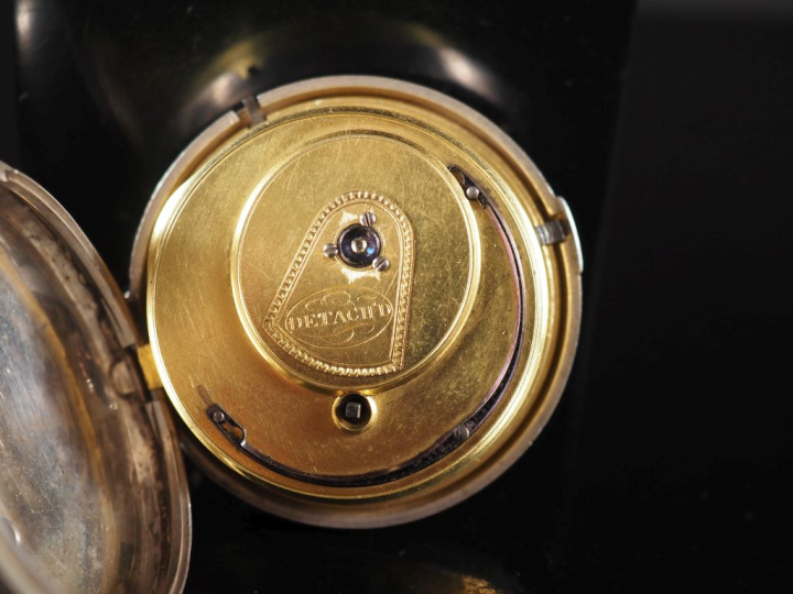 Montre en argent anglais avec boitier de protection en argent. Boîtier
