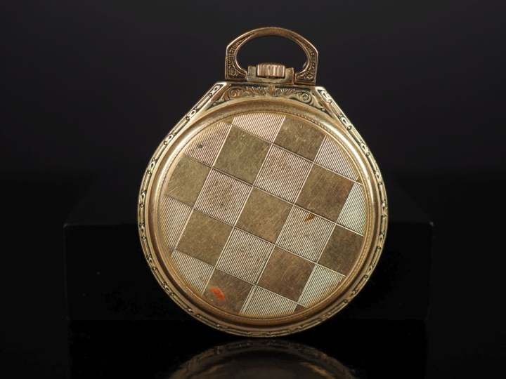 LIP Montre de gousset en plaqué or.  Cadran à chiffres arabes pour les