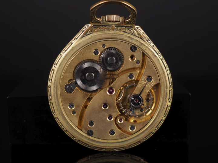 LIP Montre de gousset en plaqué or.  Cadran à chiffres arabes pour les