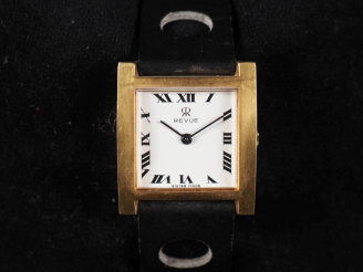 Vente aux enchères REVUE Ref. F2113B Montre bracelet de dame type "tank" en métal doré.  