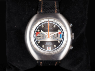 Vente aux enchères FAVOR, N° 3025 Vers 1970 Chronographe-bracelet en acier. Boîtier tonne