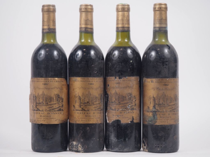 4 BOUTEILLES CHÂTEAU D'ISSAN GCC MARGAUX - 1982 - 1 BG/1 HEP/1 MEP/EA