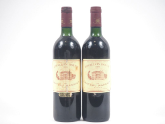 Vente aux enchères 2 BOUTEILLES PAVILLON ROUGE DU CHÂTEAU MARGAUX  - 1985 - 1 BG/1 LB/1 E