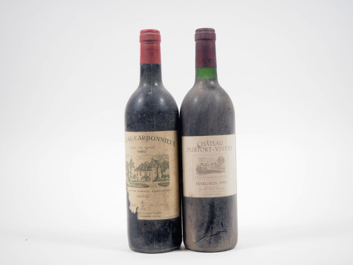 2 BOUTEILLES : 1 CHÂTEAU CARBONNIEUX GCC GRAVES - 1980 - LB / 1 DURFOR