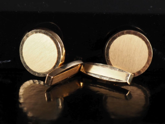Vente aux enchères Paire de boutons de manchettes en or jaune 750.  Poids. 5,57 g
