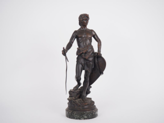 Vente aux enchères A. BOFFILL.  "David" Sculpture en bronze à patine brune. H. 41,5 cm pe