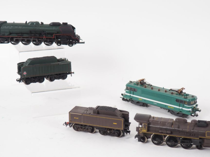 Matériel roulant HO de marque JOUEF et LIMA lot comprenant 2 locomotiv