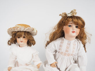 Vente aux enchères Lot de deux poupées de fabrication française avec tête porcelaine comp