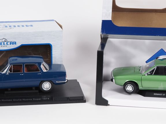 Model Cars. Deux miniatures  au 1/18 en boîte d'origine Bel état.