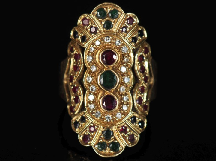 Jolie bague de style byzantin en or jaune 750, sertie de petits diaman